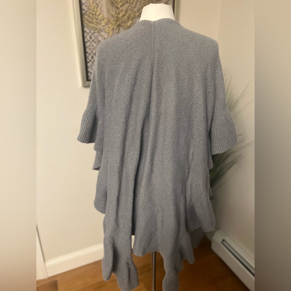 Chic Gray Women's Poncho - Picture 2 of 3